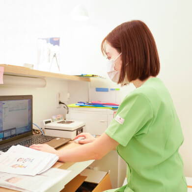 スタッフの仕事風景